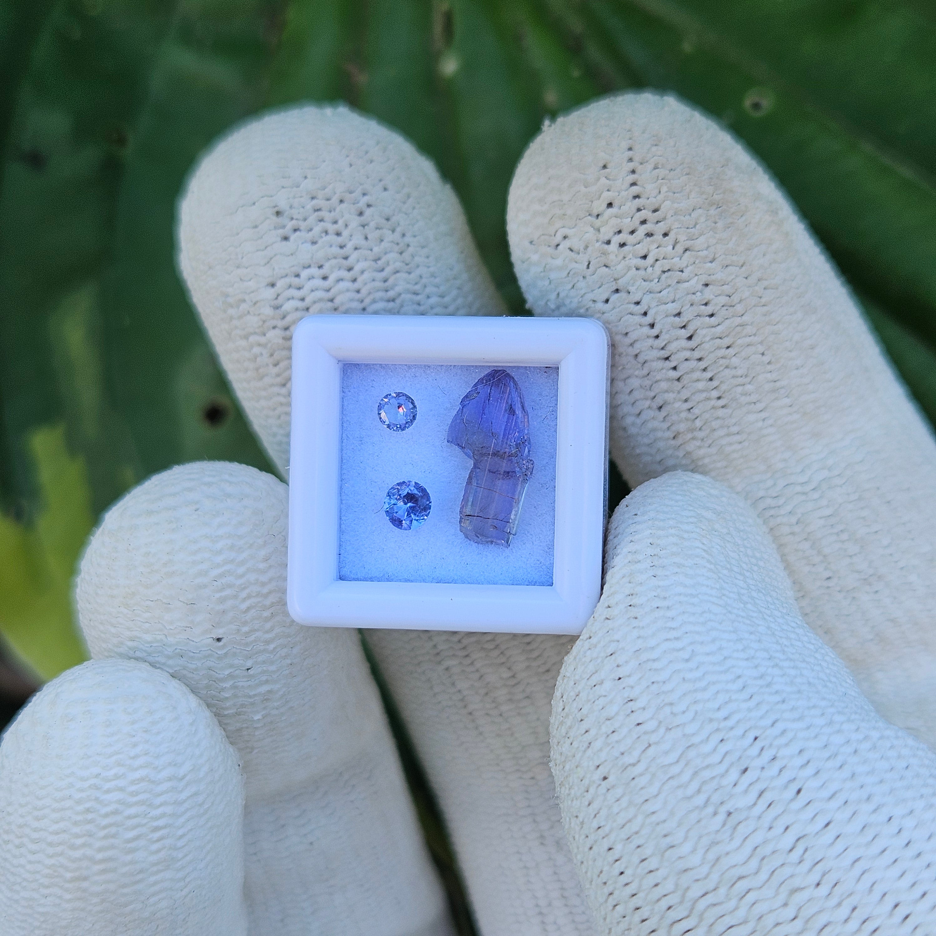 Tanzanite Natural unheated Crystal and Facet set.