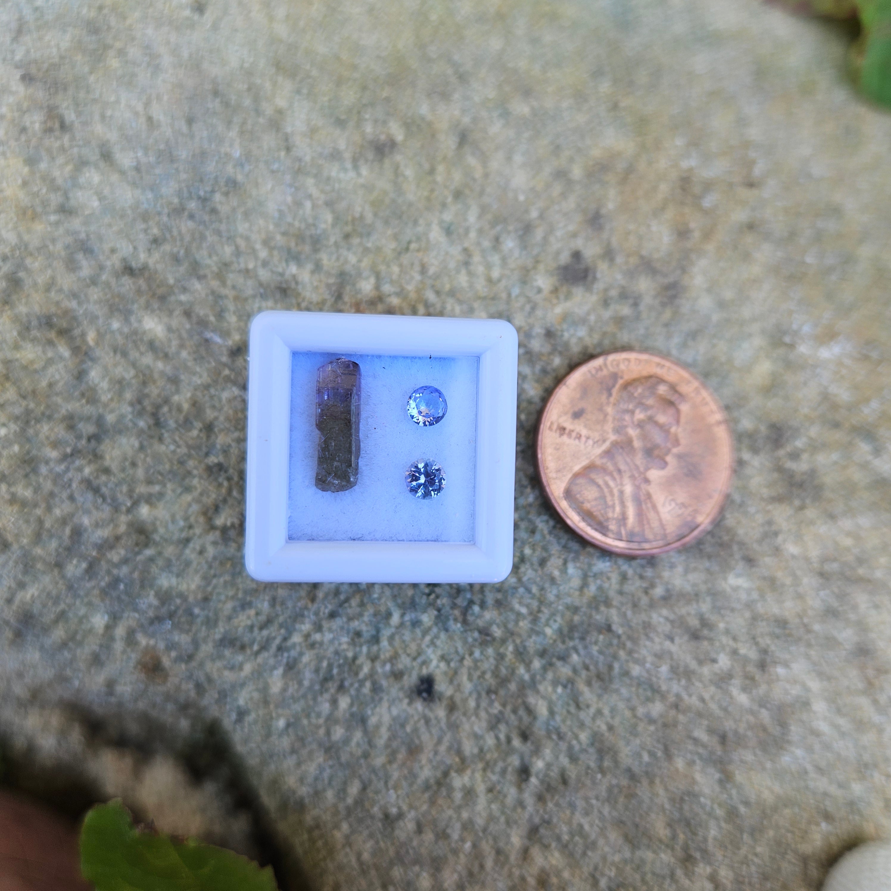 Tanzanite Natural unheated Crystal and Facet set.